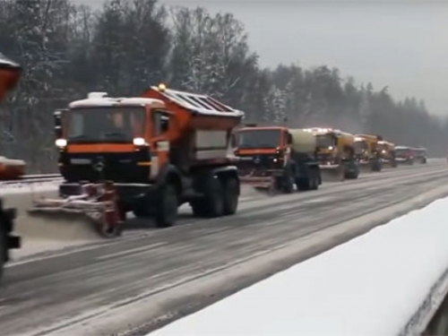 Pogledajte čime Rusi čiste autocestu od snijega i leda