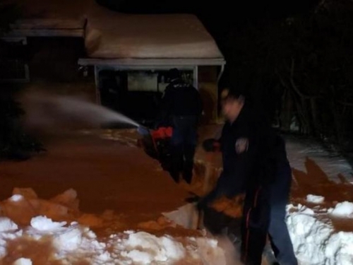 Starca u Kanadi zarobio snijeg: Cijelu zimu nije mogao iz kuće