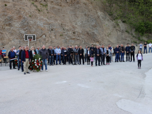 FOTO: Na Ustirami svečano otkriven spomenik poginulim i nestalim braniteljima