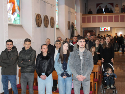 FOTO: Predstavljanje budućih prvopričesnika u župi Prozor