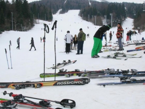 Dalmatinci pohrlili na skijanje na Kuprešku visoravan