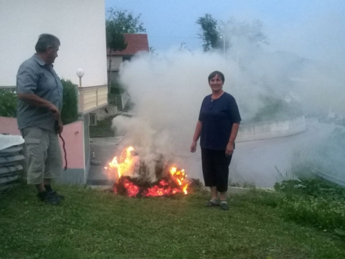 FOTO: Paljenjem svitnjaka Rama dočekuje sv. Ivu