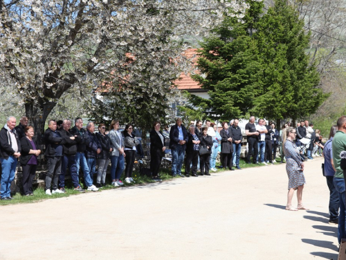 FOTO: Druženje Rumbočana i sv. misa na Zahumu