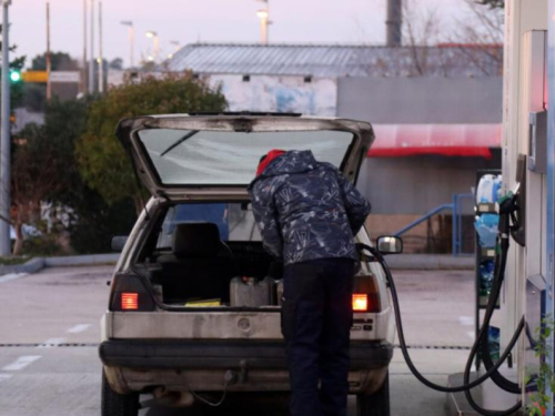 Nasuo goriva pa pobjegao s benzinske