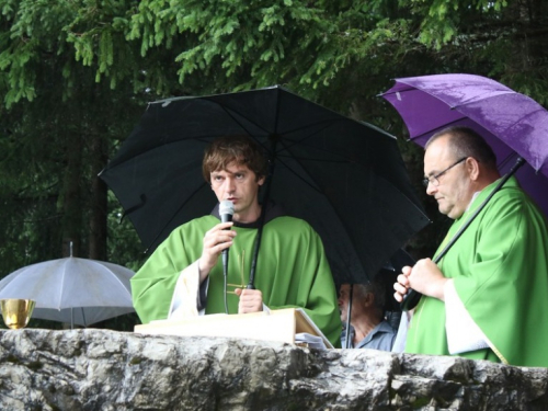 FOTO/VIDEO: Na Vranu služena sv. misa za poginule duvandžije