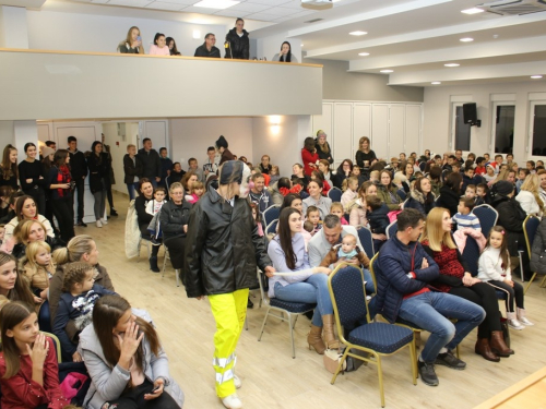 FOTO: Sv. Nikola razveselio mališane u Rumbocima