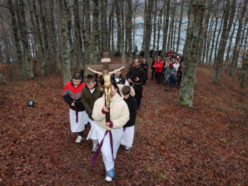 FOTO: Put križa kroz fratarski gaj na Šćitu