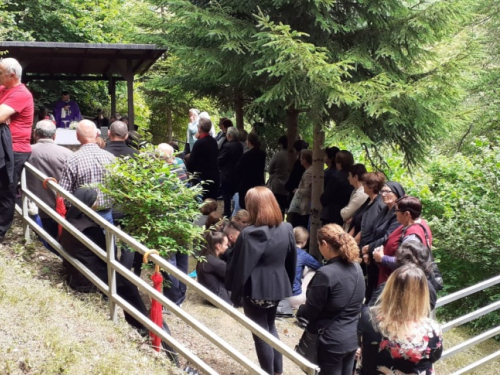 FOTO| Hodočašće na grob svećenika-mučenika fra Stjepana Barišića u župi Uzdol