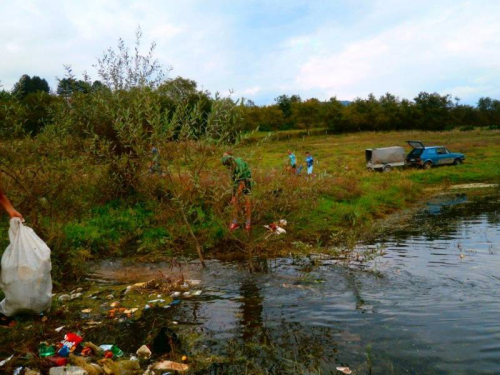 Nesavjesni ribolovci ostavljaju hrpe smeća na obalama Ramskog jezera!