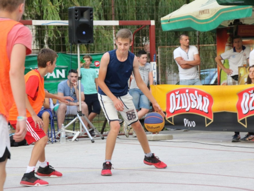 FOTO: Ekipa ''ALF Market'' osvojila Streetball za juniore