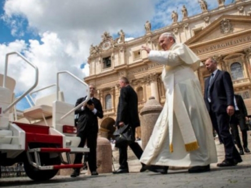 Papa: Pandemija nas je naučila gledati na bolest kao na globalnu, a ne samo individualnu pojavu