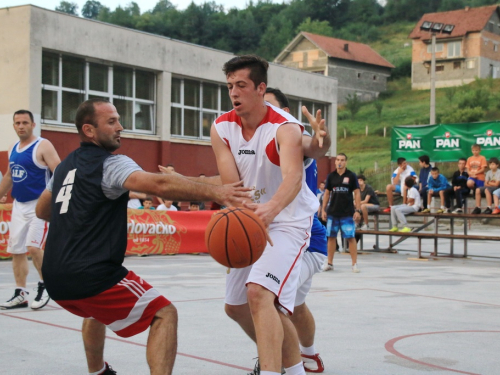 FOTO: U Prozoru počeo 13. Streetball turnir