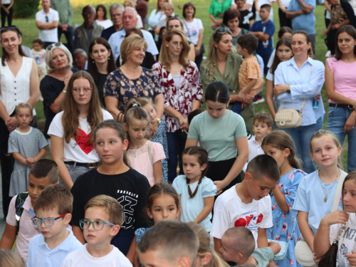 FOTO: Započela trodnevnica na Šćitu uoči Male Gospe, prvi dan posvećen školarcima
