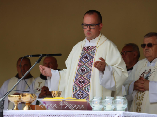 FOTO: Na Uzdolu svečano proslavljen sv. Ivo, patron župe