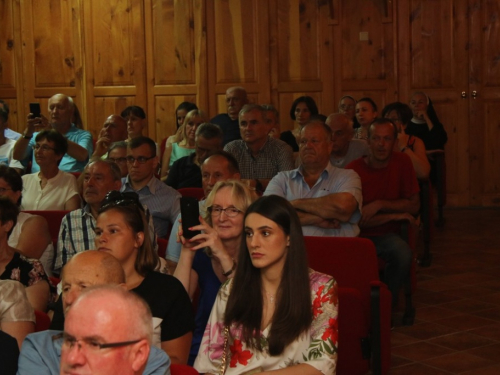 FOTO: Na Šćitu predstavljena knjiga Petra Lovrića ''Od Rame do Himalaye''