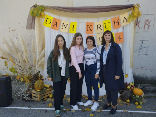 FOTO: Dani kruha obilježeni u OŠ ''Fra Jeronim Vladić'' Ripci