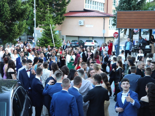 FOTO/VIDEO: Matura 2024. - Defile mladosti na ulicama Prozora