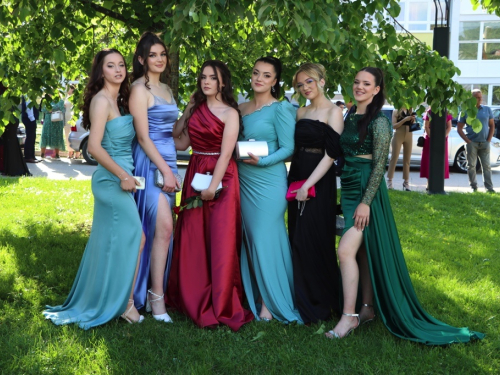 FOTO/VIDEO: Matura 2024. - Defile mladosti na ulicama Prozora