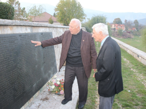 FOTO: Članovi Hrvatskog žrtvoslovnog društva posjetili Ramu