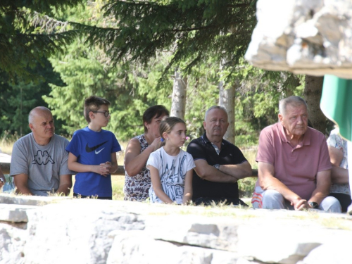 FOTO: Na Vranu služena sv. misa za poginule duvandžije