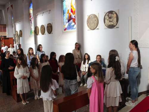 FOTO: U Prozoru održan 18. festival duhovne glazbe ''Djeca pjevaju Isusu''