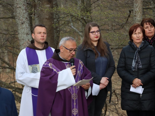 FOTO: Put križa kroz fratarski gaj na Šćitu