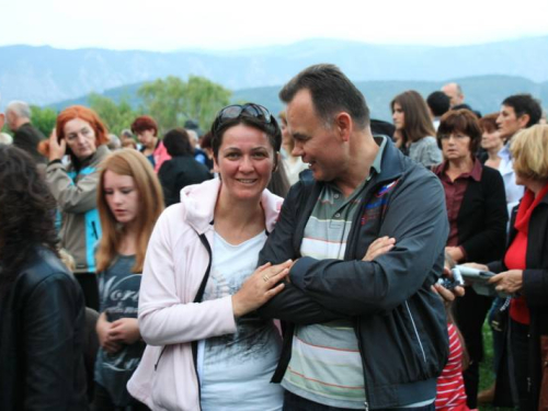 FOTO: Više tisuća vjernika na misi "Uočnici" na Šćitu