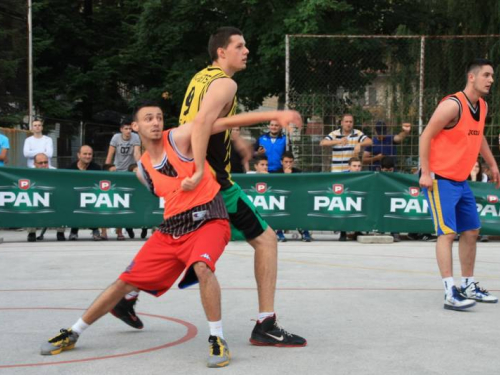 FOTO: Počeo turnir u uličnoj košarci "Streetball Rama 2014."