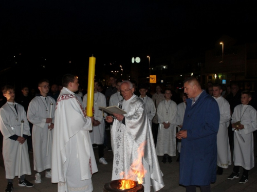 FOTO: Vazmeno bdijenje u župi Prozor