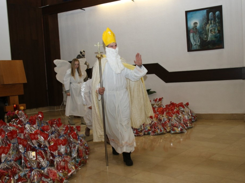 ​FOTO: Sv. Nikola s radošću dočekan u župi Rumboci