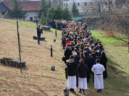 FOTO: Put križa kroz fratarski gaj na Šćitu