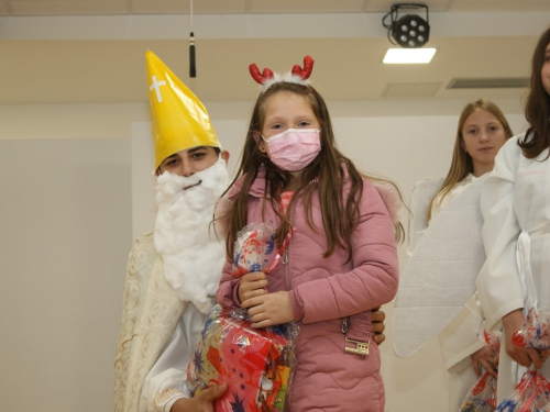 FOTO: Sv. Nikola razveselio mališane u Rumbocima