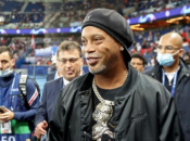 Legendarni Ronaldinho potvrdio: Sin će potpisati za Barcu!