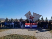 Oskvrnuto spomen-obilježje poginulim Vukovarcima na Kupreškom polju