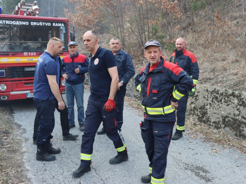 FOTO/VIDEO: Ugašen požar koji je prijetio objektu HE Rama