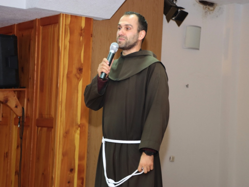 FOTO: Sv. Nikola i ove godine razveselio djecu u župi Rama-Šćit