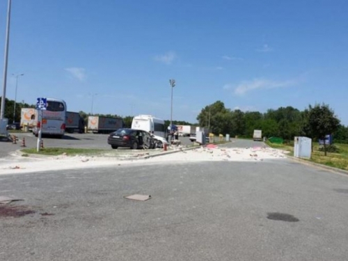 Hrvatska: Dvoje poginulih u naletu kamiona na grupu ljudi