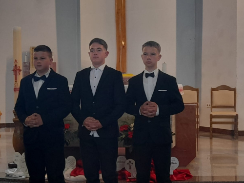 FOTO: Krizma i prva pričest u župi Uzdol