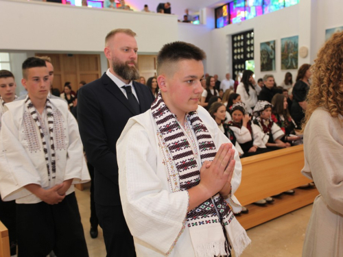 FOTO: Krizma u župi Rumboci