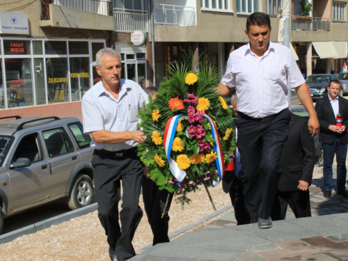 FOTO: Polaganjem vijenaca i svečanom sjednicom započelo obilježavanje Dana općine