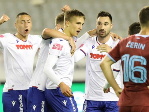 Novi znaci života na Poljudu, Hajduk slavio u jadranskom derbiju