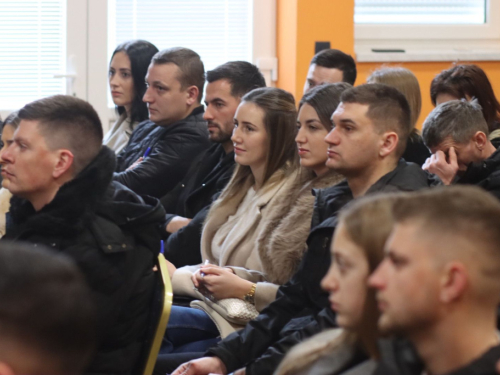 FOTO: Tečaj priprave za brak u župi Gračac