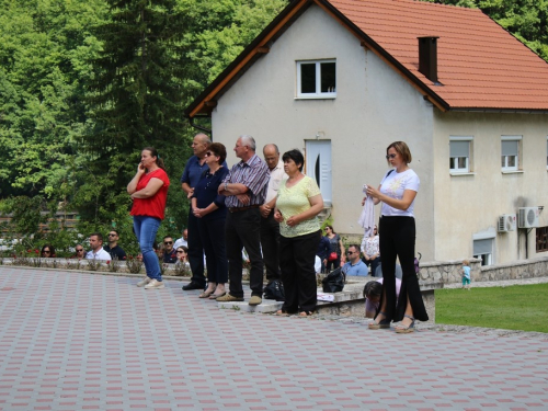 FOTO: Vanjska proslava sv. Ante u Gračacu