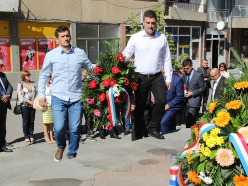 FOTO: Polaganjem vijenaca i svečanom sjednicom započelo obilježavanje Dana općine