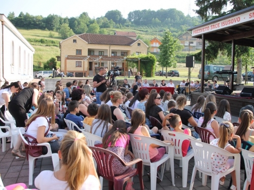 FOTO: IX. festival duhovne glazbe "Djeca pjevaju Isusu" u župi Prozor