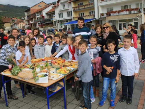 FOTO: Dani kruha i zahvalnosti za plodove zemlje u OŠ Marka Marulića Prozor