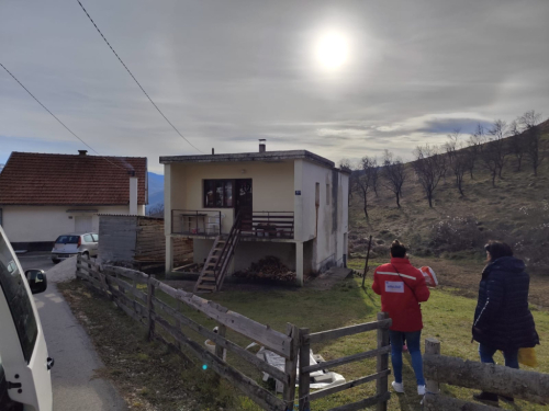Crveni križ Prozor-Rama: Podijeljeno 100 paketa pomoći za socijalno ugrožene