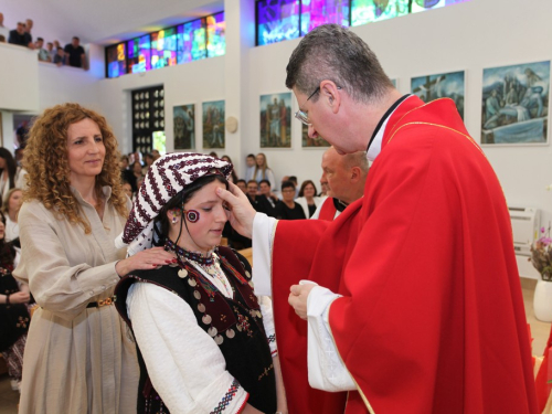 FOTO: Krizma u župi Rumboci