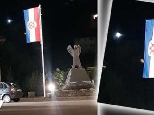 U dvorištu crkve u Varešu srušili jarbol i odnijeli zastavu hrvatskog naroda