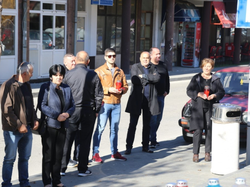 FOTO: Povodom Svih svetih u Prozoru zapaljene svijeće za poginule i preminule branitelje